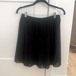 Uniqlo Black Pleated Skirt